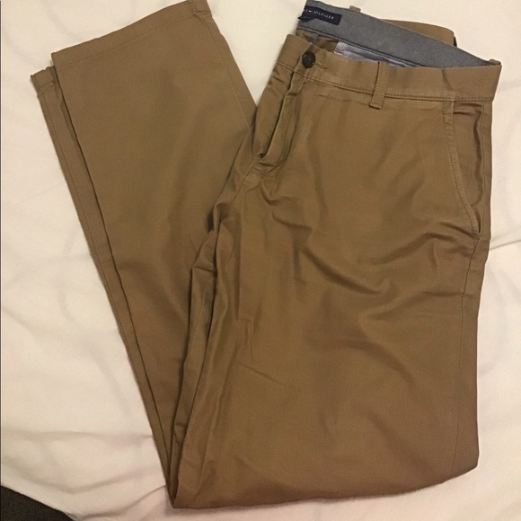Tommy Hilfiger Pants Mens Modern Khakis Beige Tan Color Size 3233
